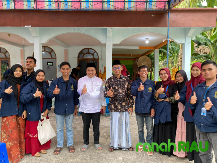 Peran serta KKN Mahasiswa Umri dalam sukseskan Wirid bulanan di desa Mayang Sari